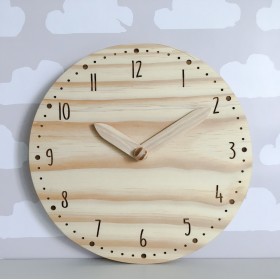 Relógio de madeira